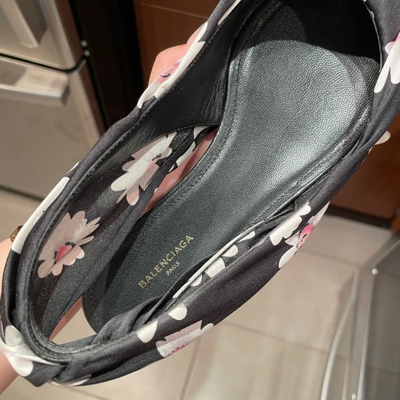 COPY - SALE- 9.9 new Balenciaga flats- low price - Picture 3 of 5